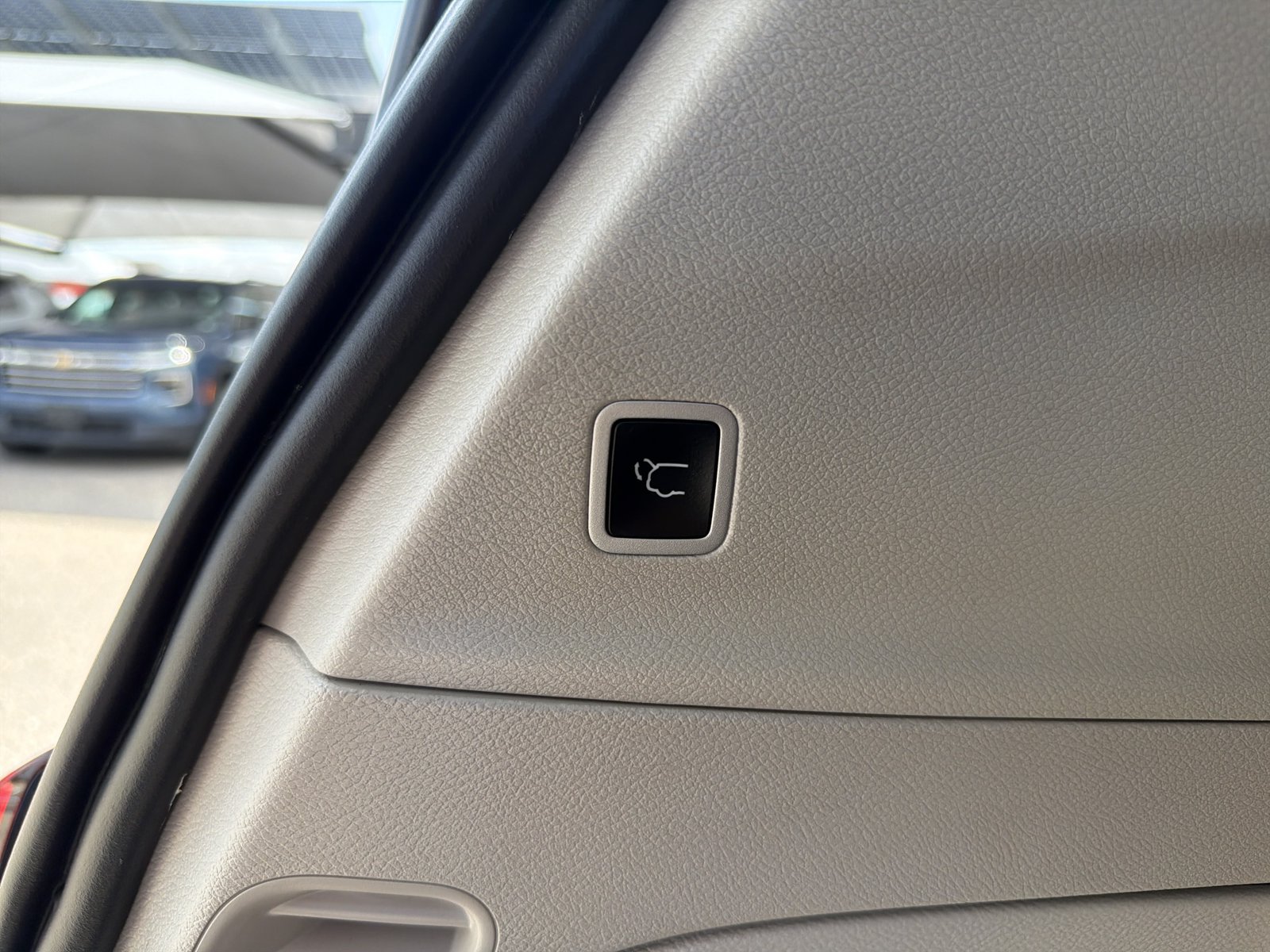 Used 2023 Chrysler Pacifica Touring-L FWD image 10