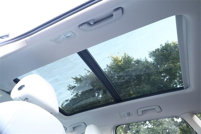 New 2025 Volkswagen Taos SE image 9