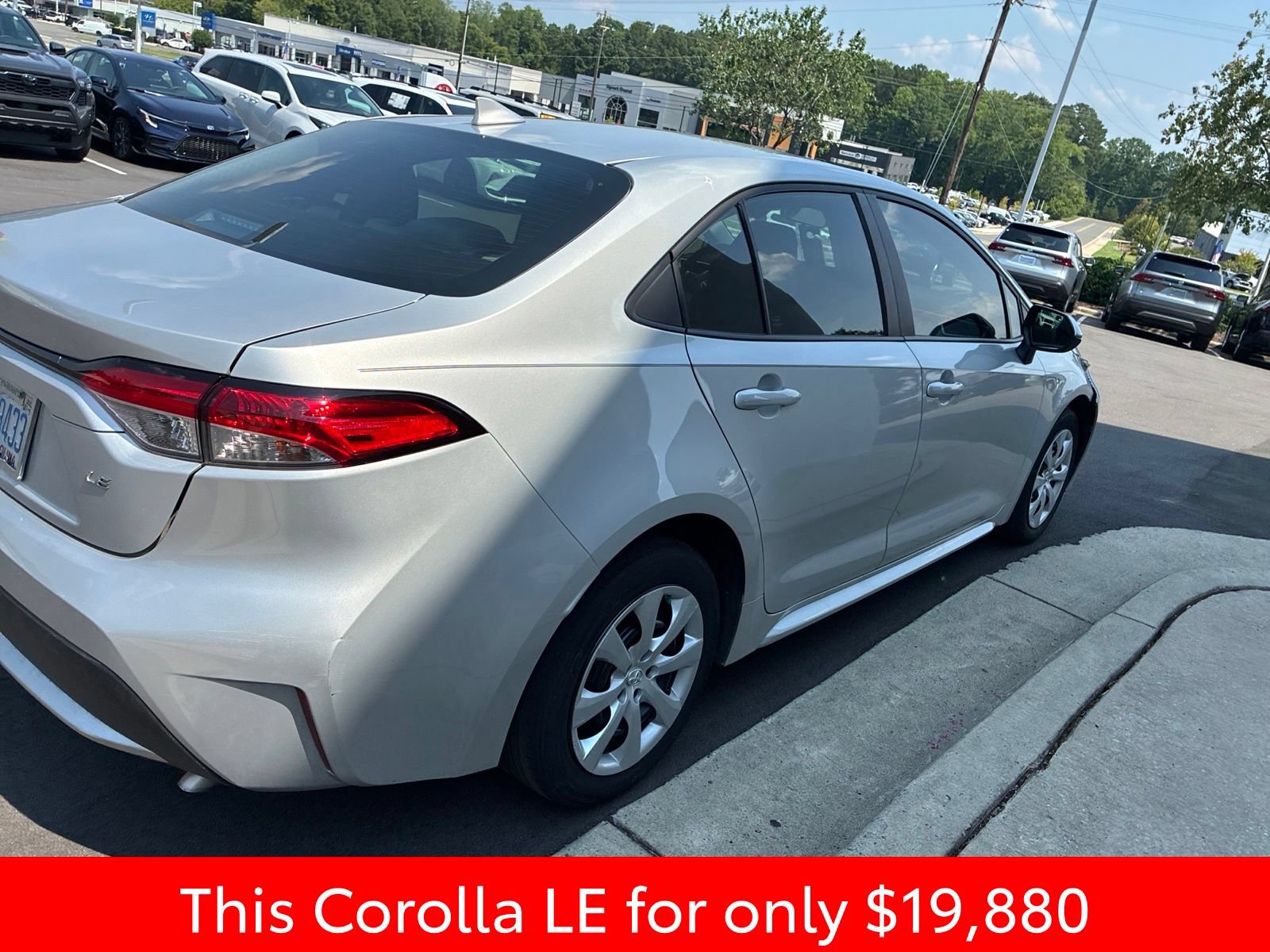 Used 2020 Toyota Corolla LE FWD image 5