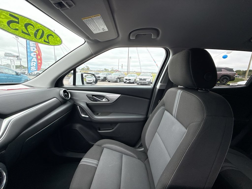Used 2025 Chevrolet Blazer LT AWD/4WD image 30