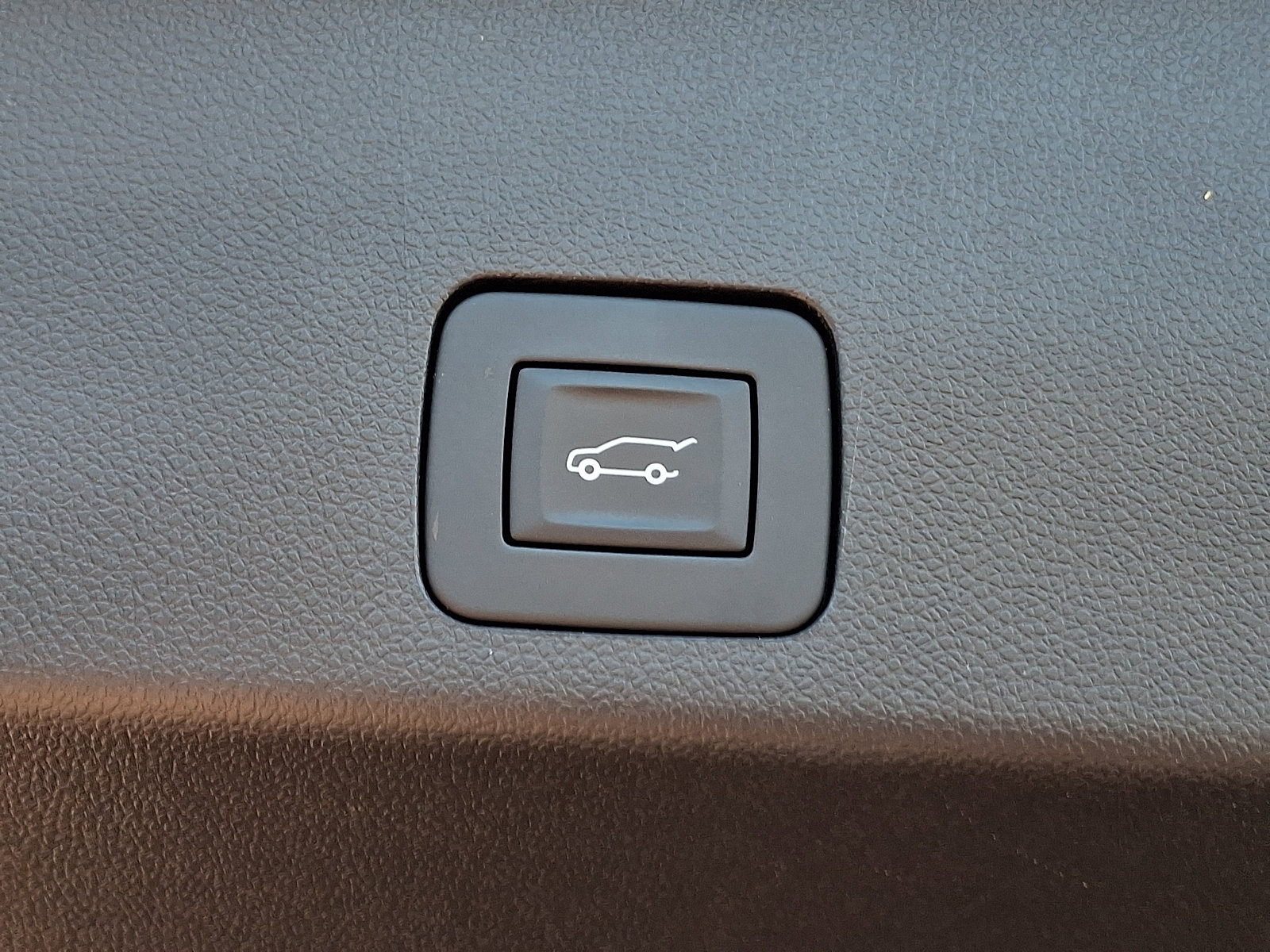 Used 2023 Buick Encore GX Select w/ Sport Touring Package FWD image 32