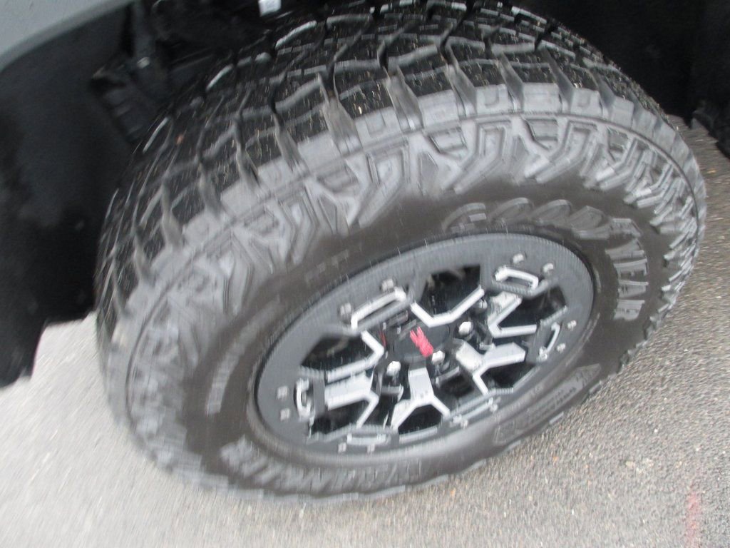 Used 2024 GMC Canyon AT4X image 13