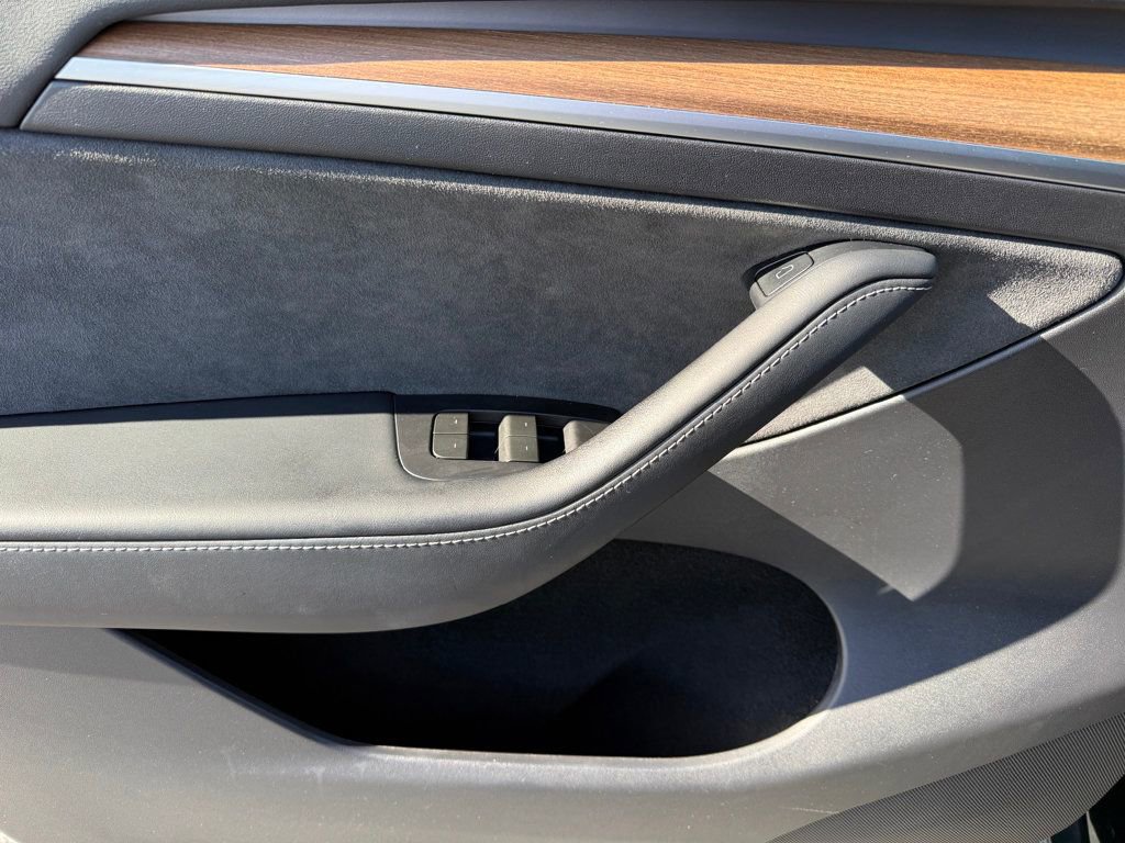 Used 2023 Tesla Model Y Long Range image 18