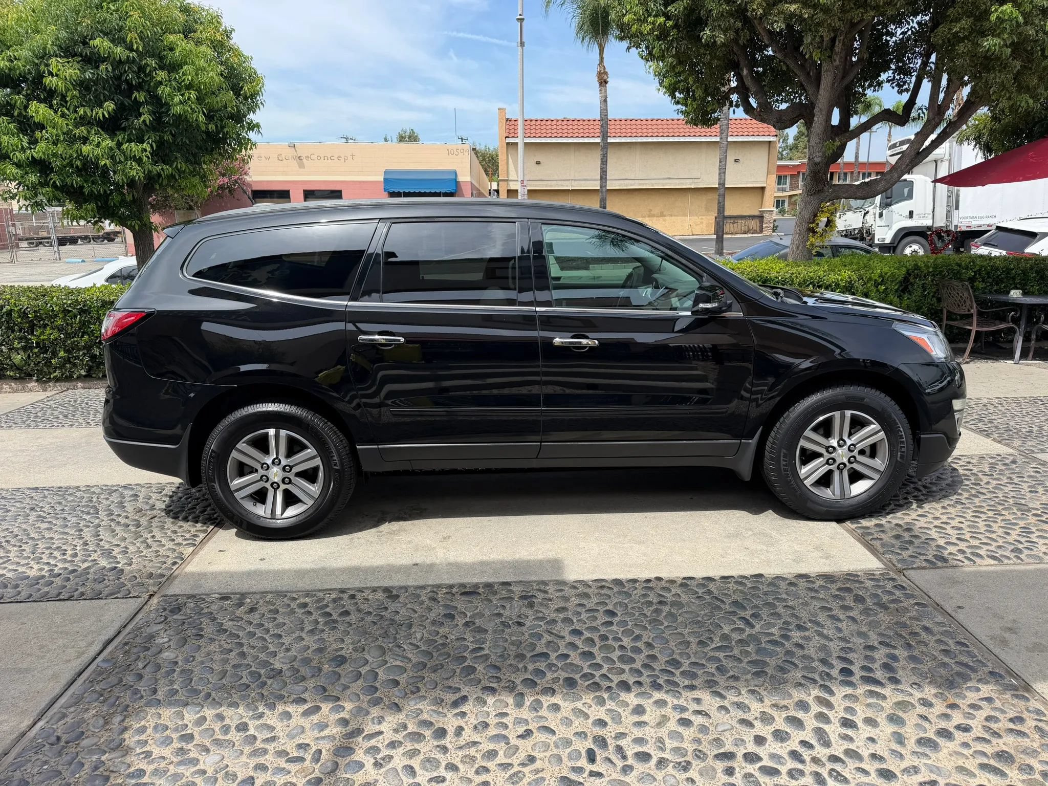 Used 2016 Chevrolet Traverse LT FWD image 4