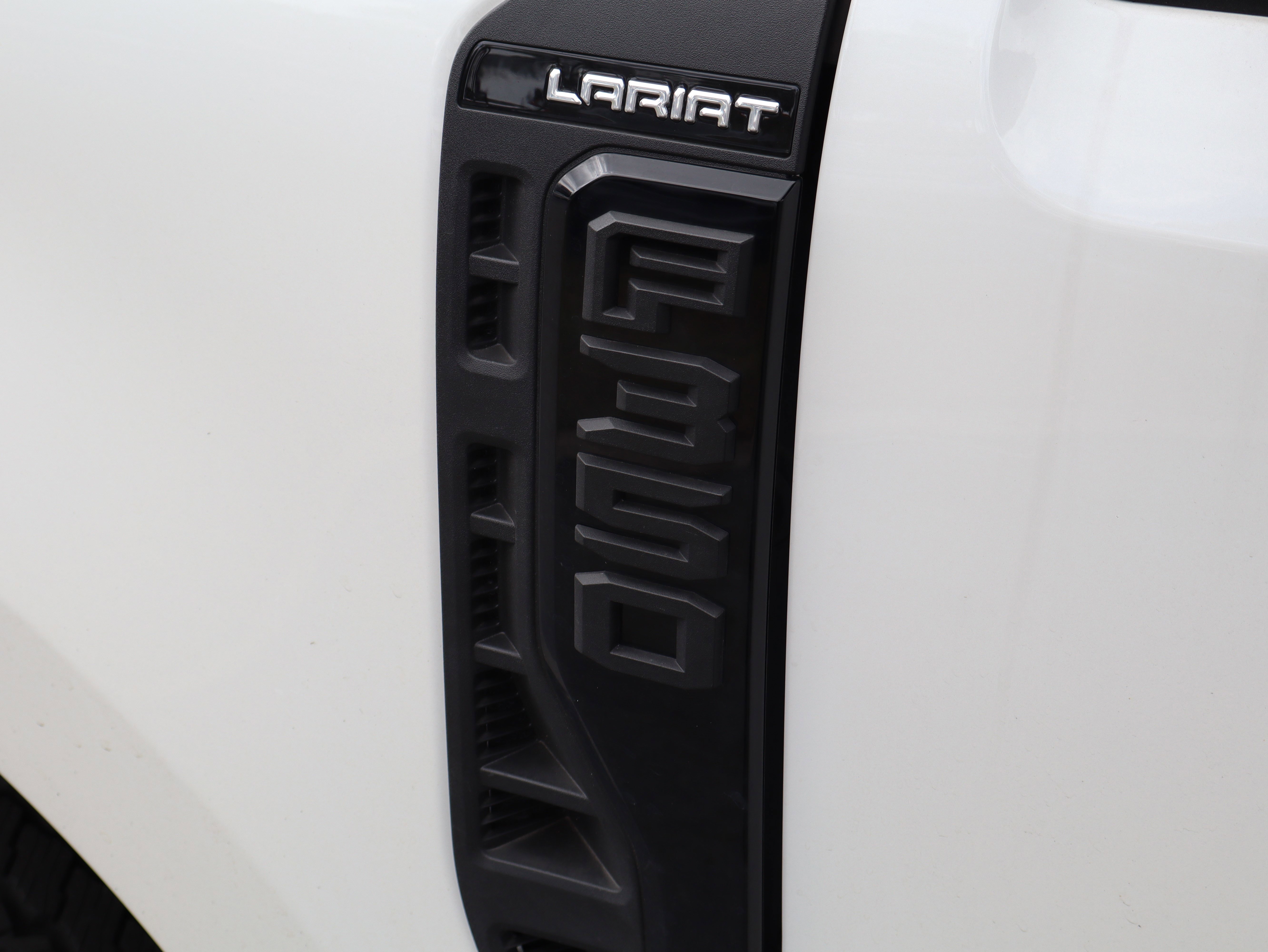 Used 2025 Ford F350 Lariat w/ Black Appearance Package image 22