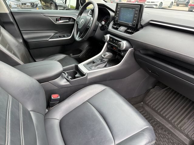 Used 2020 Toyota RAV4 XLE Premium FWD image 24