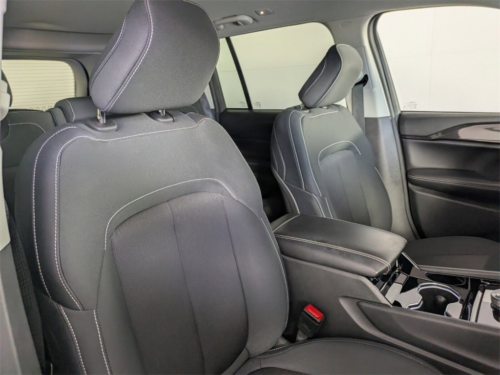 Certified 2023 Jeep Grand Cherokee Laredo image 31