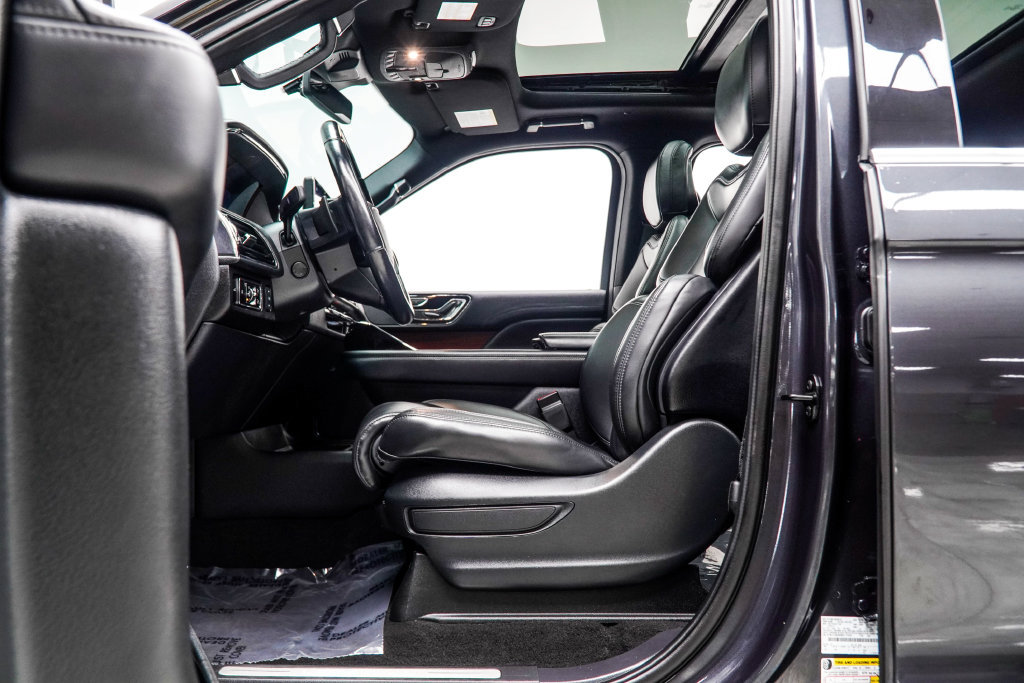 Used 2024 Lincoln Navigator Premiere AWD/4WD image 40