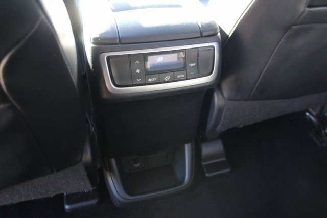 Used 2018 Toyota Highlander SE image 31