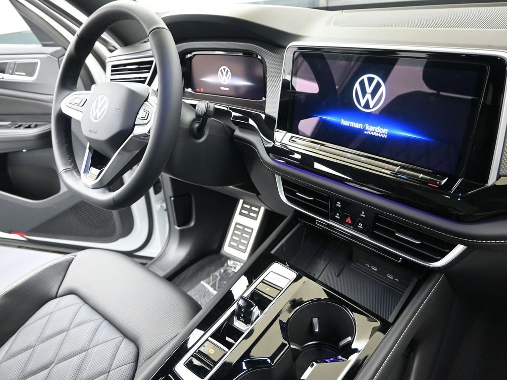 Used 2025 Volkswagen Atlas Cross Sport SEL Premium R-Line image 13