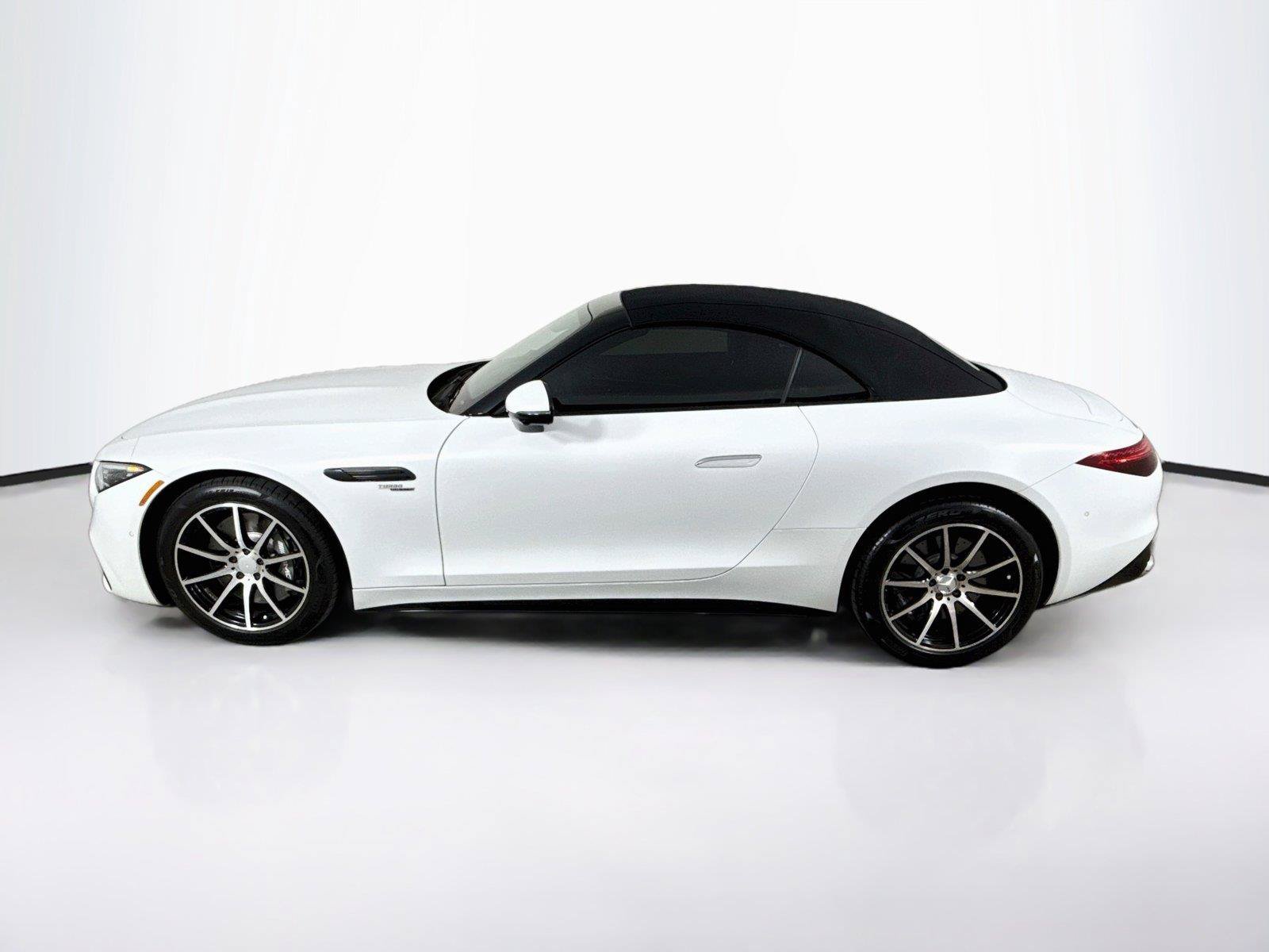 Used 2023 Mercedes-Benz SL 43 AMG w/ Driver Assistance Package image 2