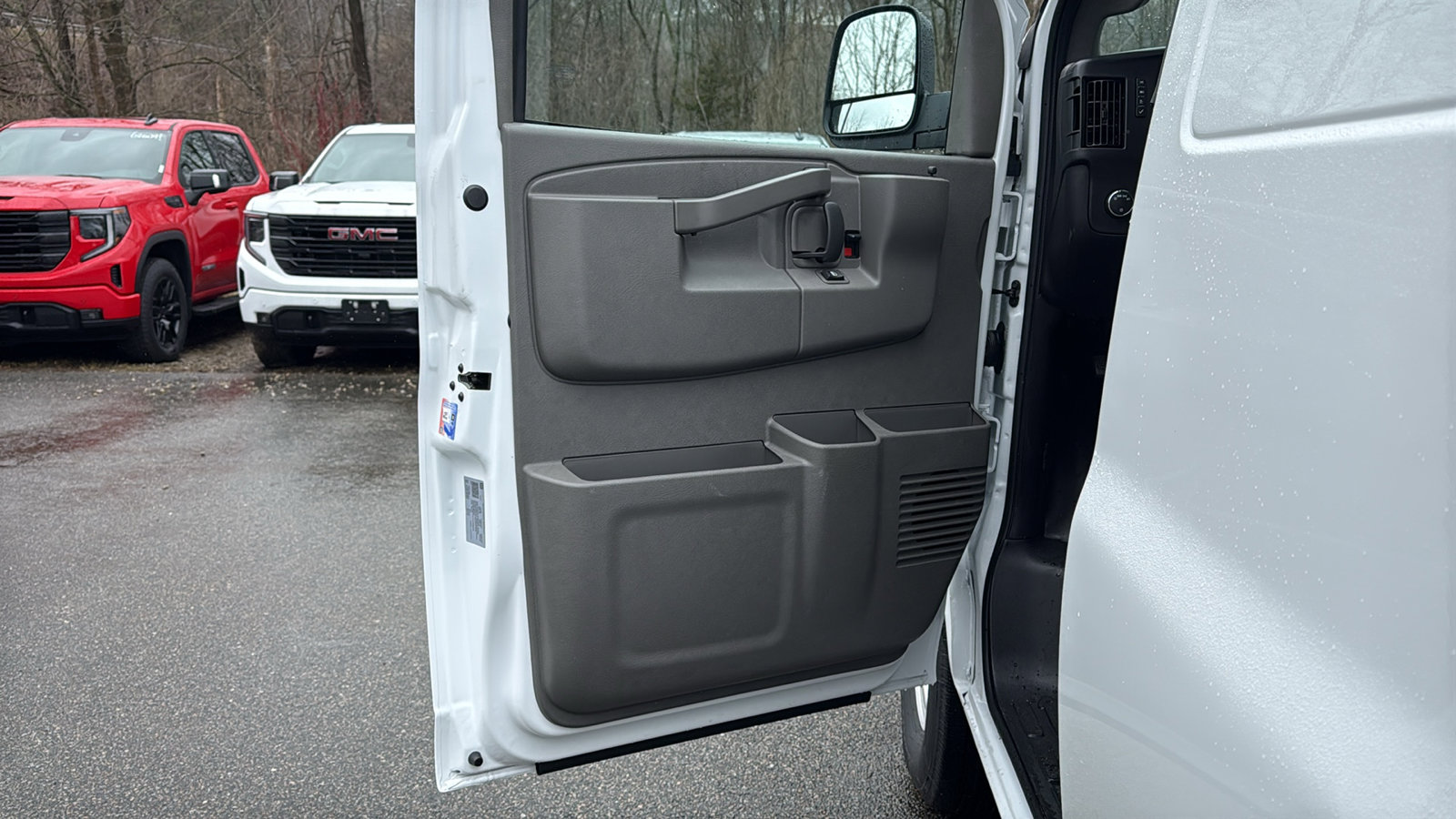 New 2026 GMC Savana 3500 Extended RWD image 6