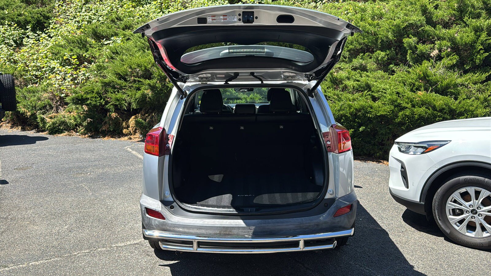 Used 2015 Toyota RAV4 Limited AWD/4WD image 8