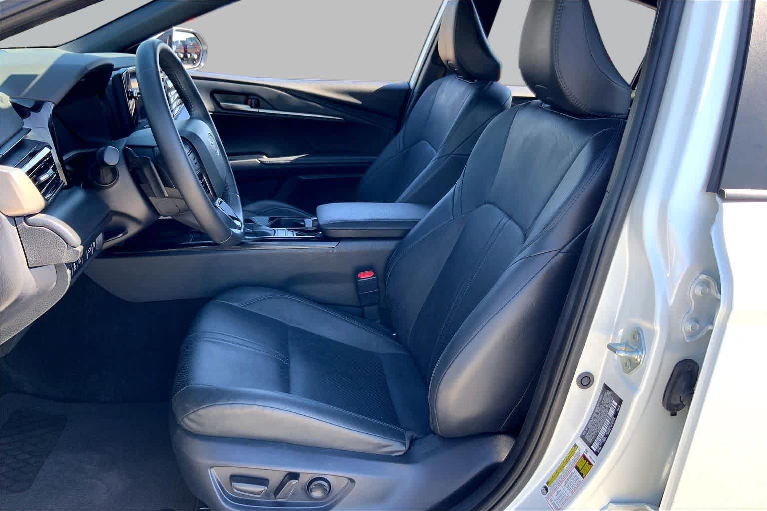 Used 2025 Toyota Camry XSE FWD image 8