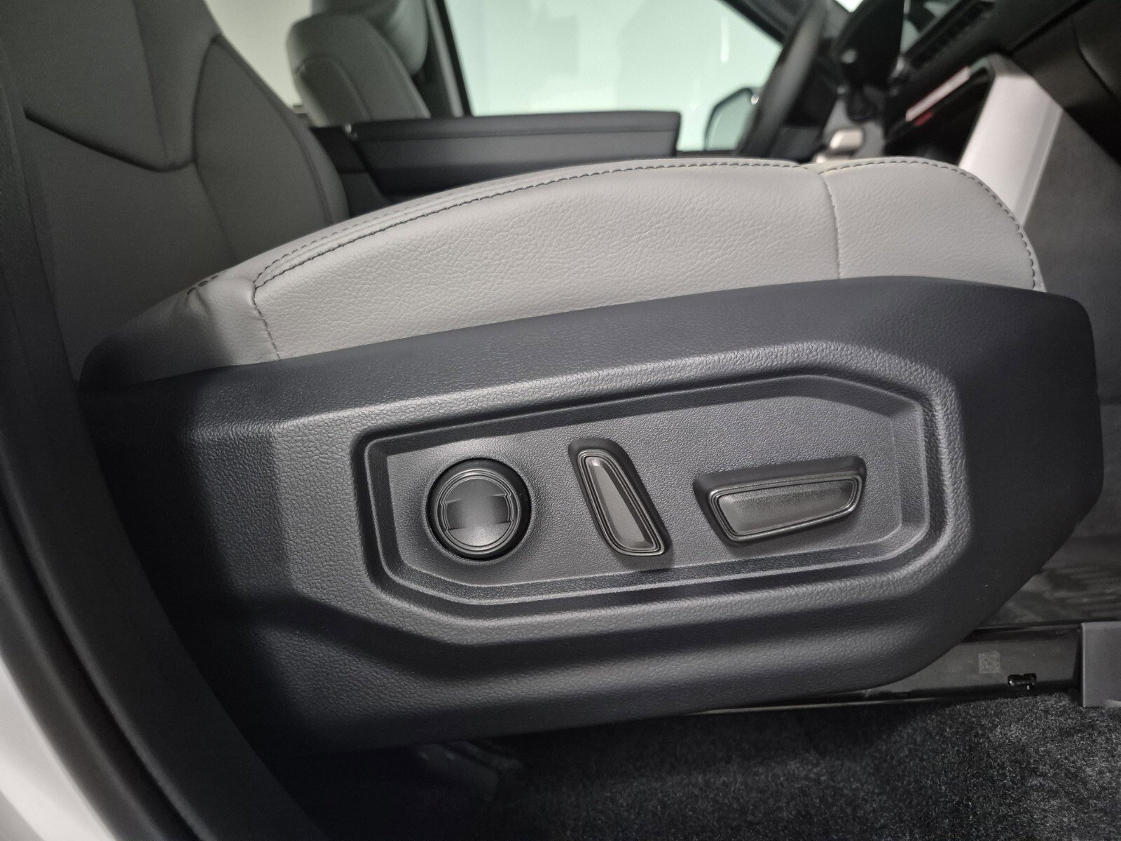 New 2026 Toyota Tundra SR5 AWD/4WD image 43