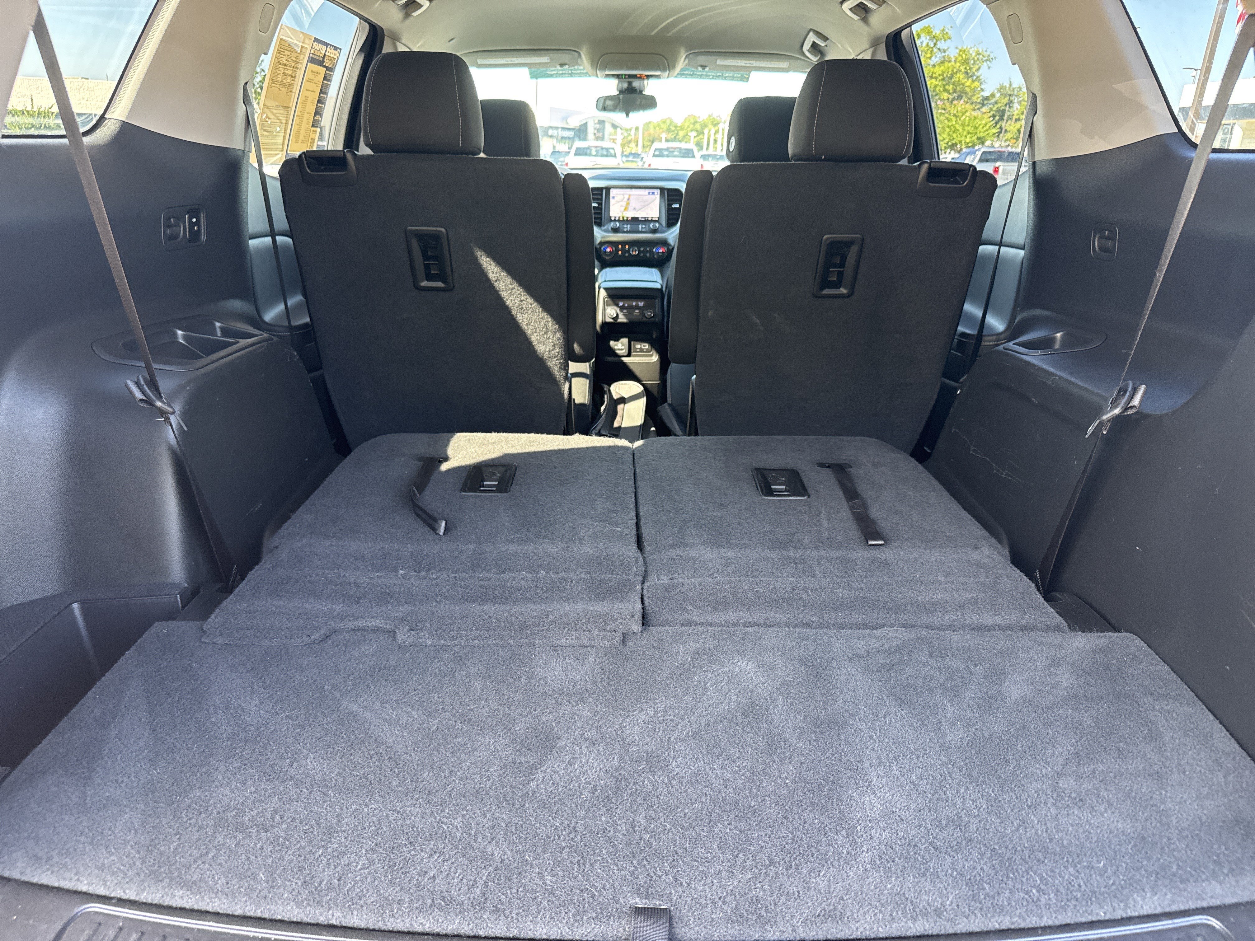 Used 2023 GMC Acadia SLE w/ Driver Convenience Package FWD image 33