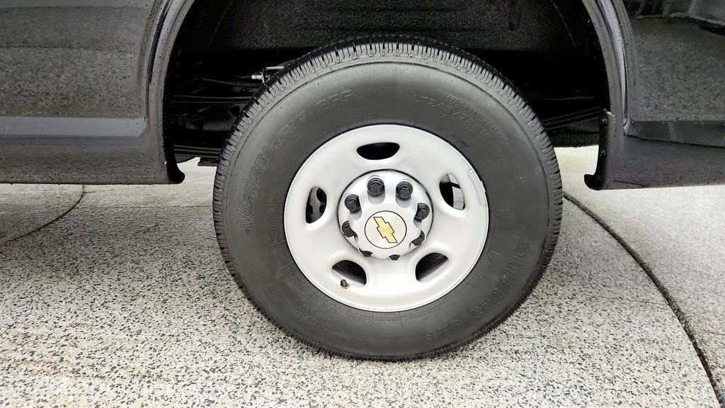 Used 2024 Chevrolet Express 2500 w/ Driver Convenience Package image 9