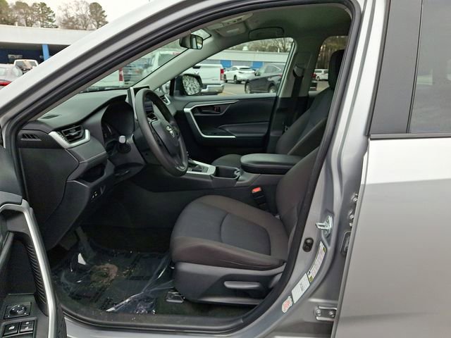 Used 2024 Toyota RAV4 LE AWD/4WD image 16