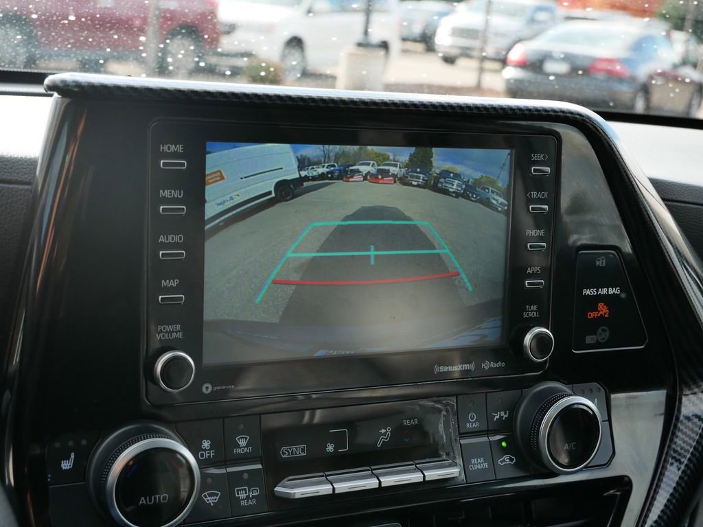 Used 2020 Toyota Highlander XLE image 29