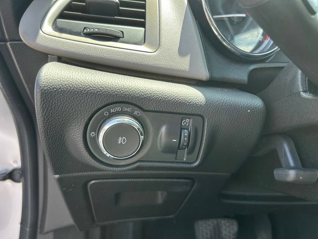 Used 2014 Buick Verano FWD image 19