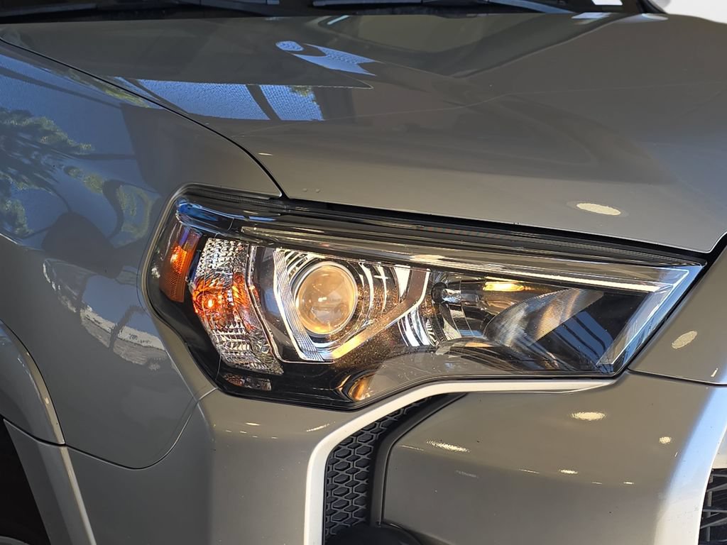 Used 2019 Toyota 4Runner SR5 Premium AWD/4WD image 31