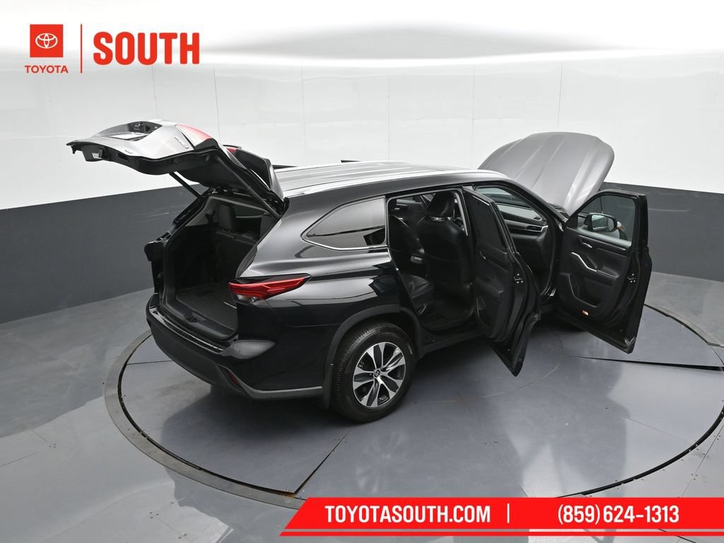 Used 2020 Toyota Highlander XLE AWD/4WD image 57