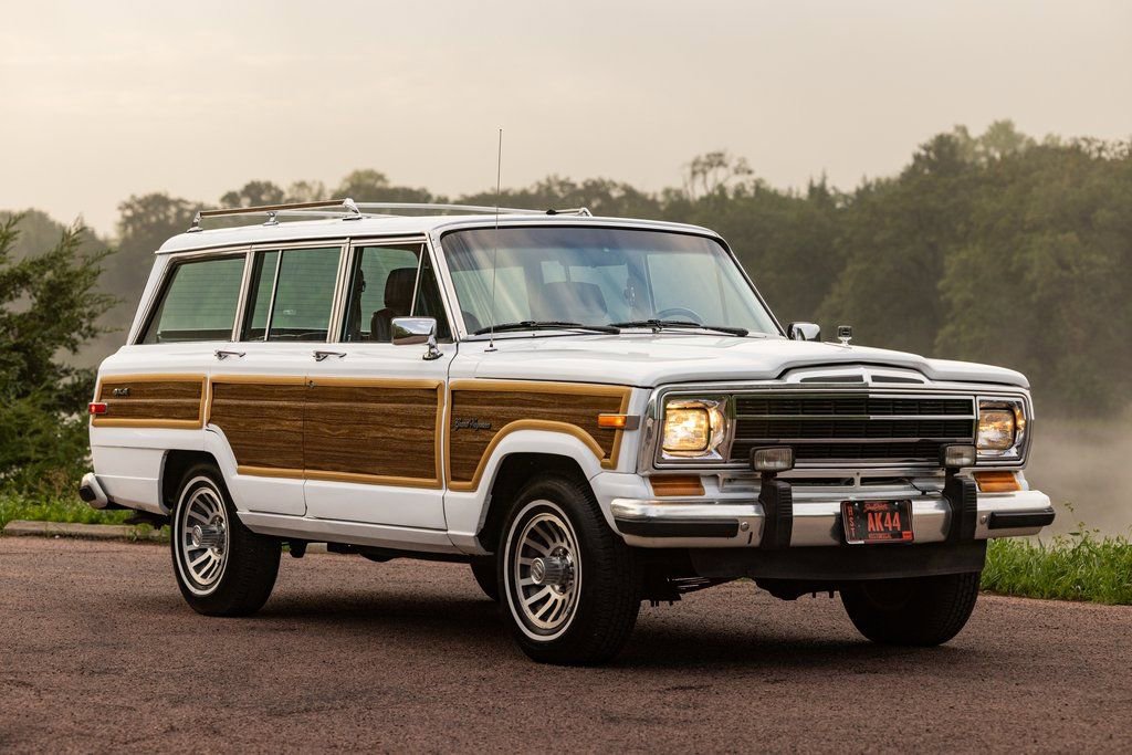 Used 1989 Jeep Grand Wagoneer AWD/4WD image 14