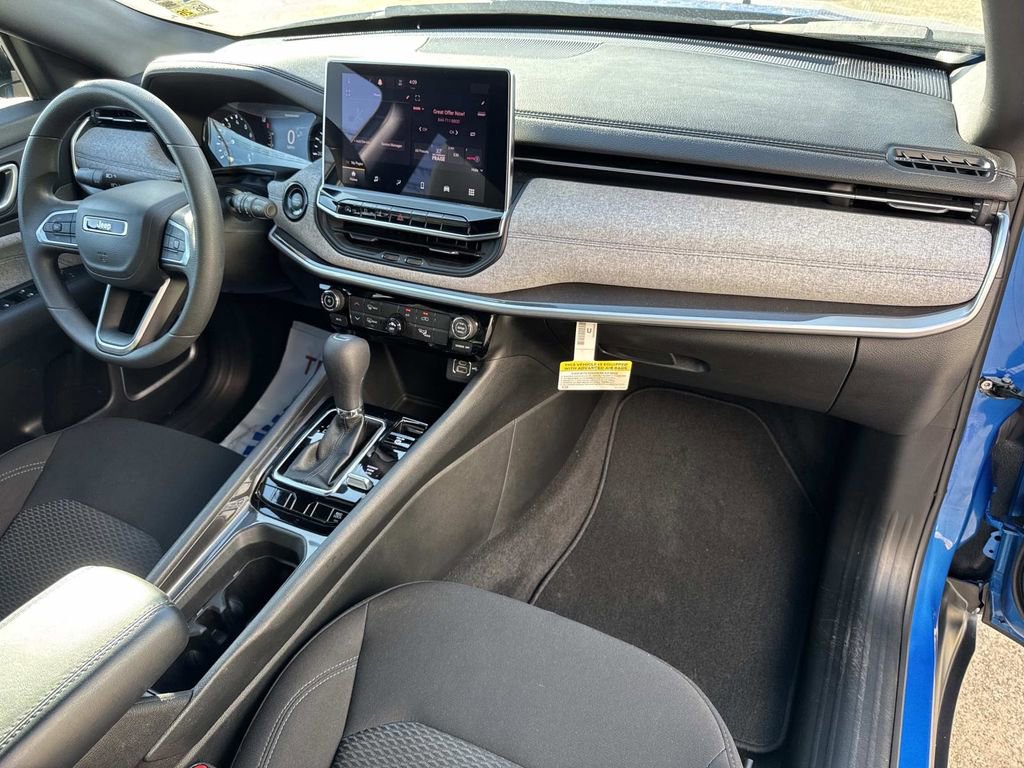 Used 2024 Jeep Compass Sport image 27