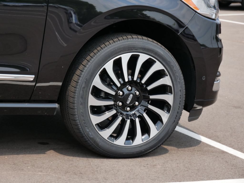 Used 2024 Lincoln Navigator Black Label AWD/4WD image 7