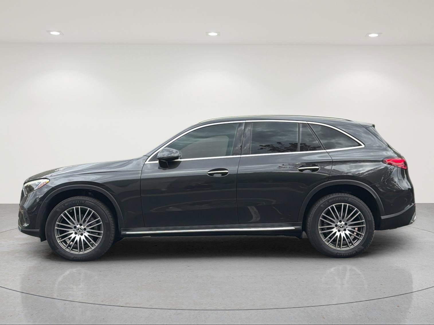 Used 2026 Mercedes-Benz GLC 300 image 2