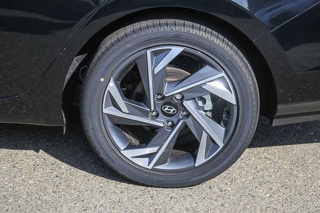 New 2025 Hyundai Elantra SEL FWD image 12