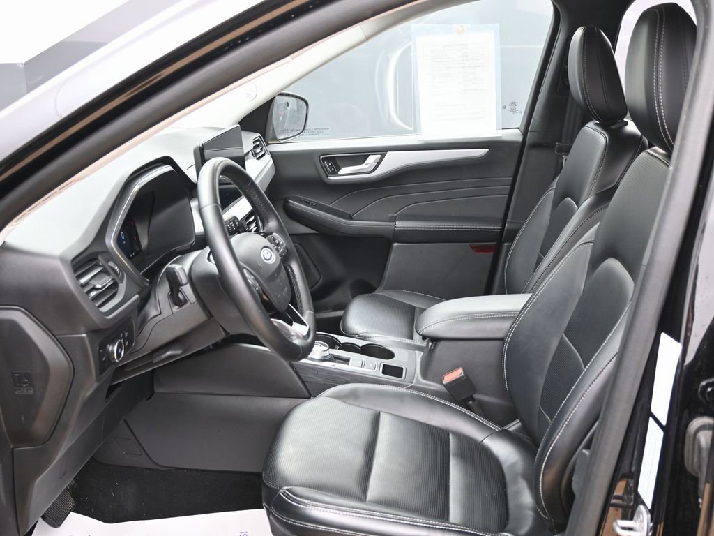 Used 2025 Ford Escape Platinum AWD/4WD image 17