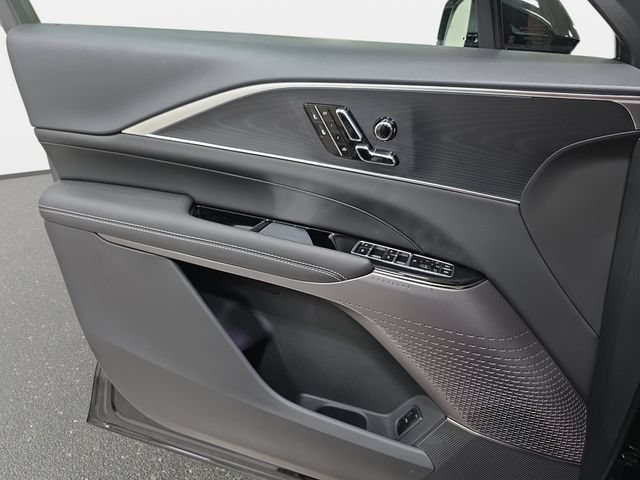 New 2026 Cadillac Lyriq Luxury w/ LPO, Floor Liner Package AWD/4WD image 24