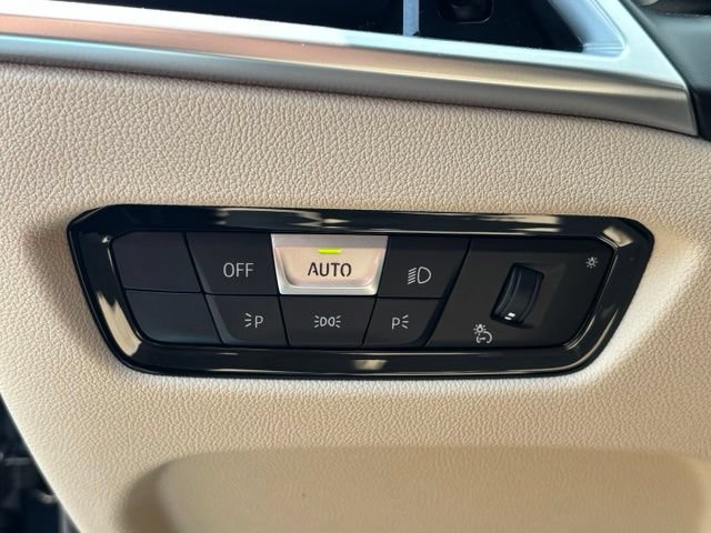 New 2026 BMW 330i xDrive Sedan w/ Premium Package AWD/4WD image 14