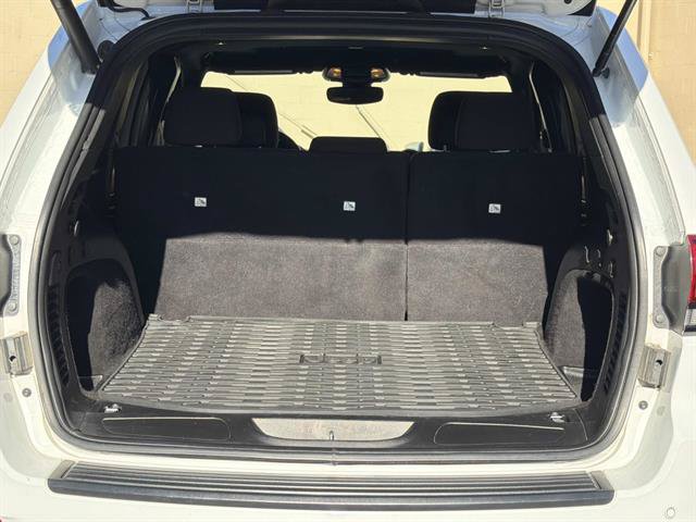 Used 2019 Jeep Grand Cherokee Laredo AWD/4WD image 6