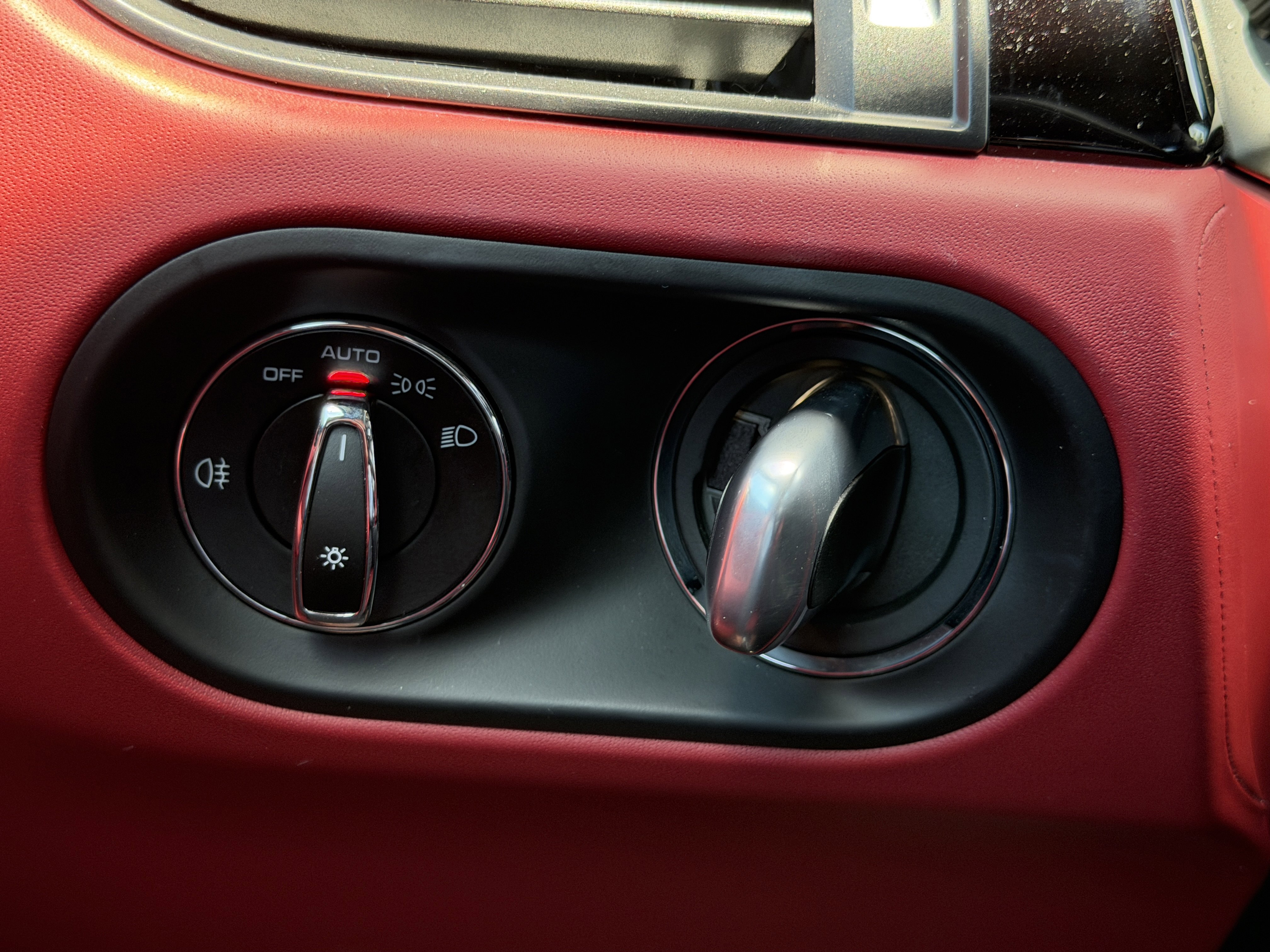 Certified 2025 Porsche Macan image 34