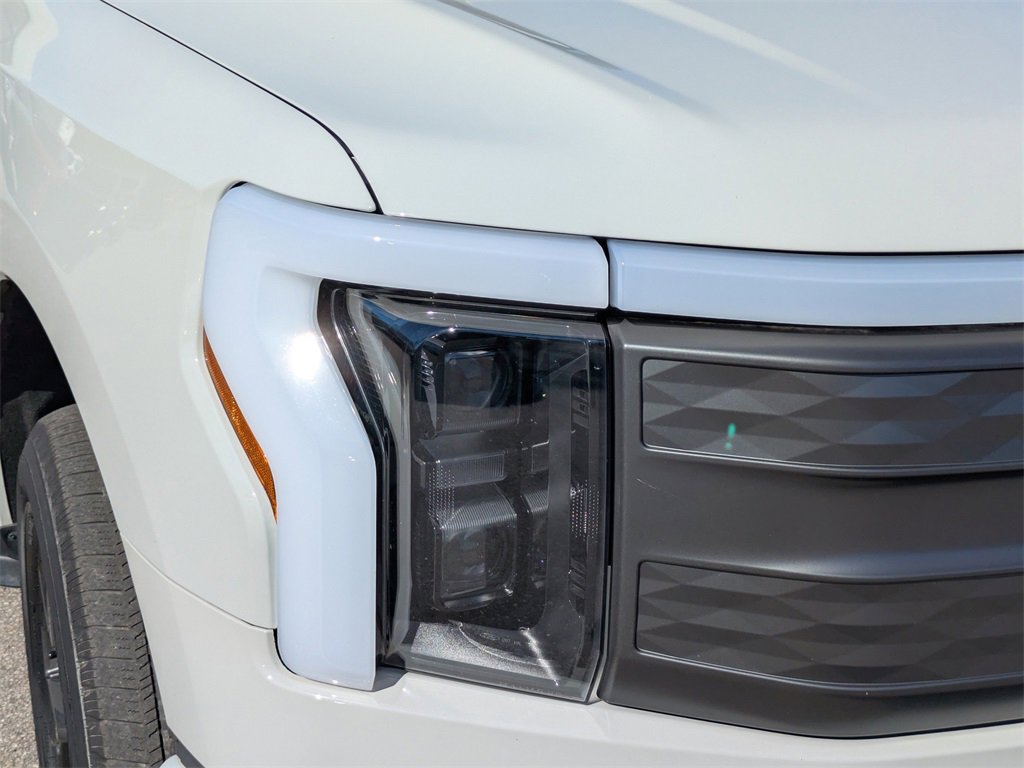 Used 2023 Ford F150 Lightning Lariat image 9