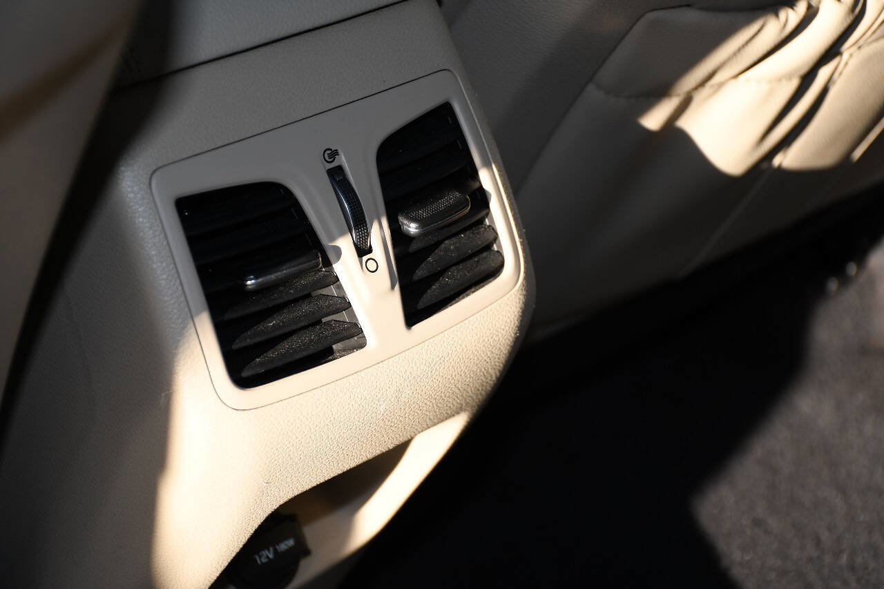 Used 2015 Hyundai Sonata Limited w/ Option Group 05 image 18