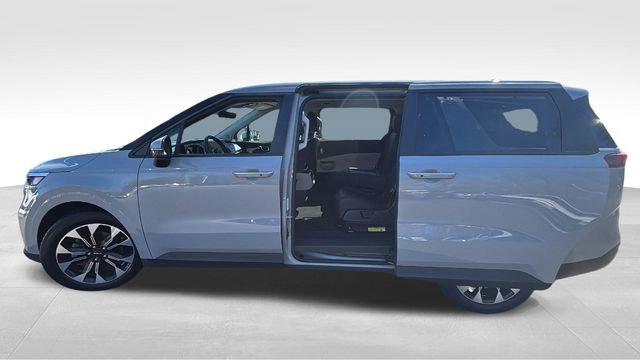 Used 2024 Kia Carnival EX image 15