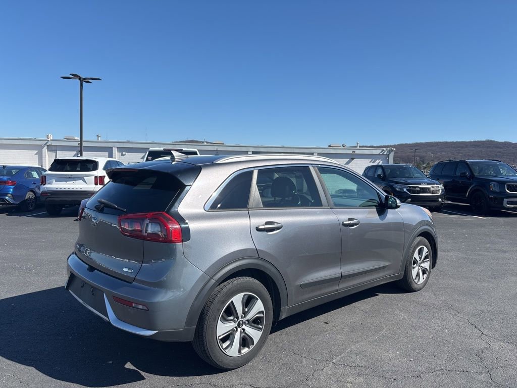 Used 2017 Kia Niro EX image 2