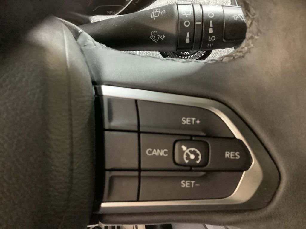 Used 2023 Jeep Compass Latitude image 29