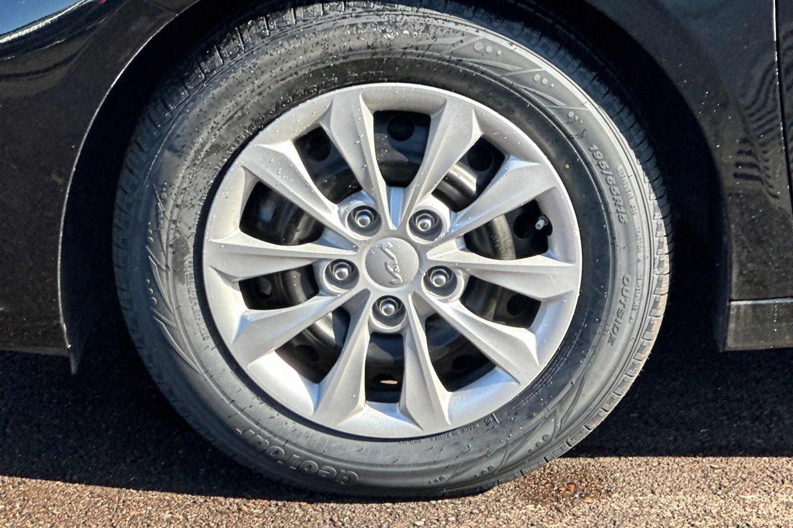 Used 2023 Kia Forte LX image 24