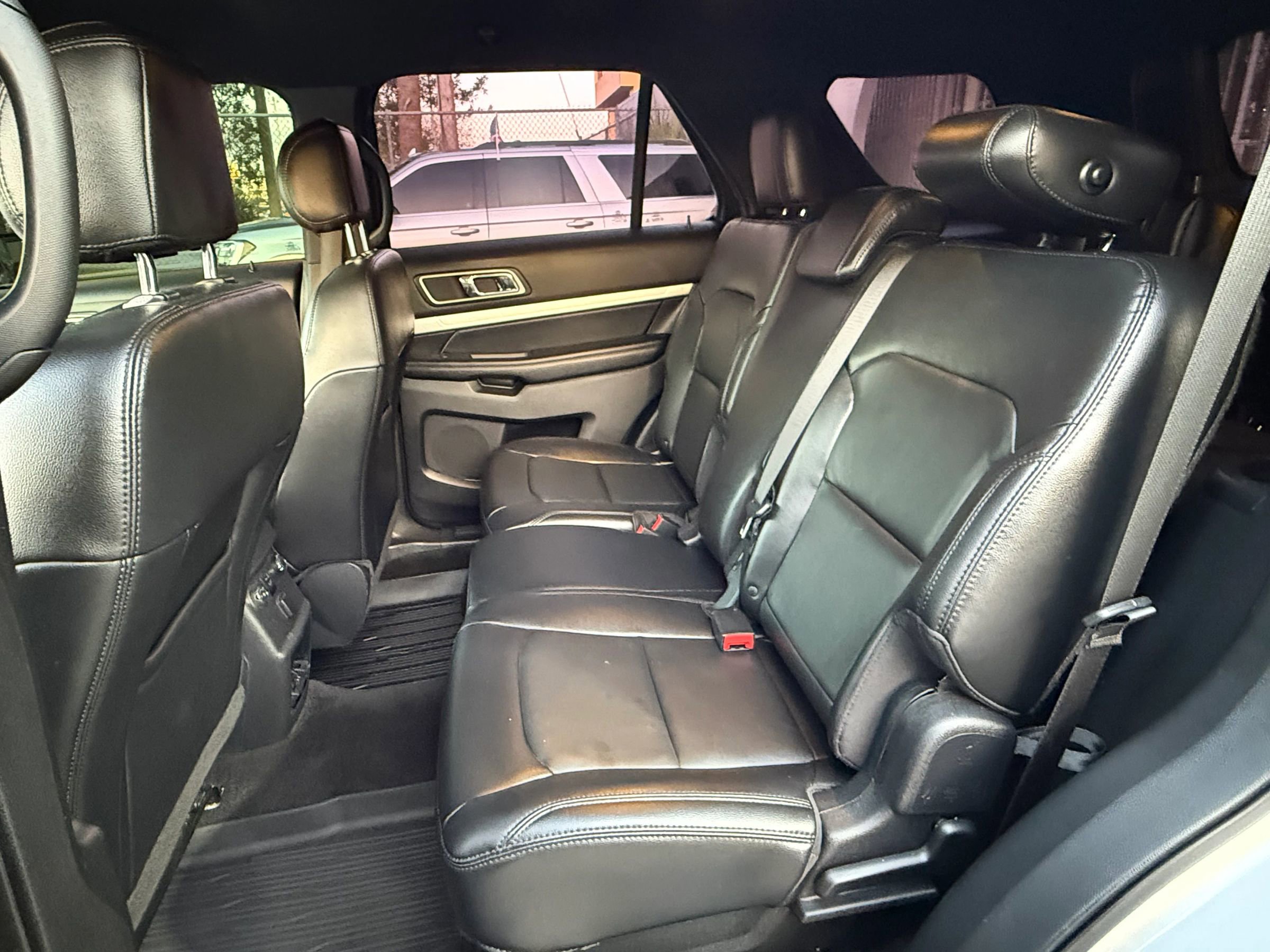 Used 2017 Ford Explorer XLT w/ Equipment Group 202A image 14