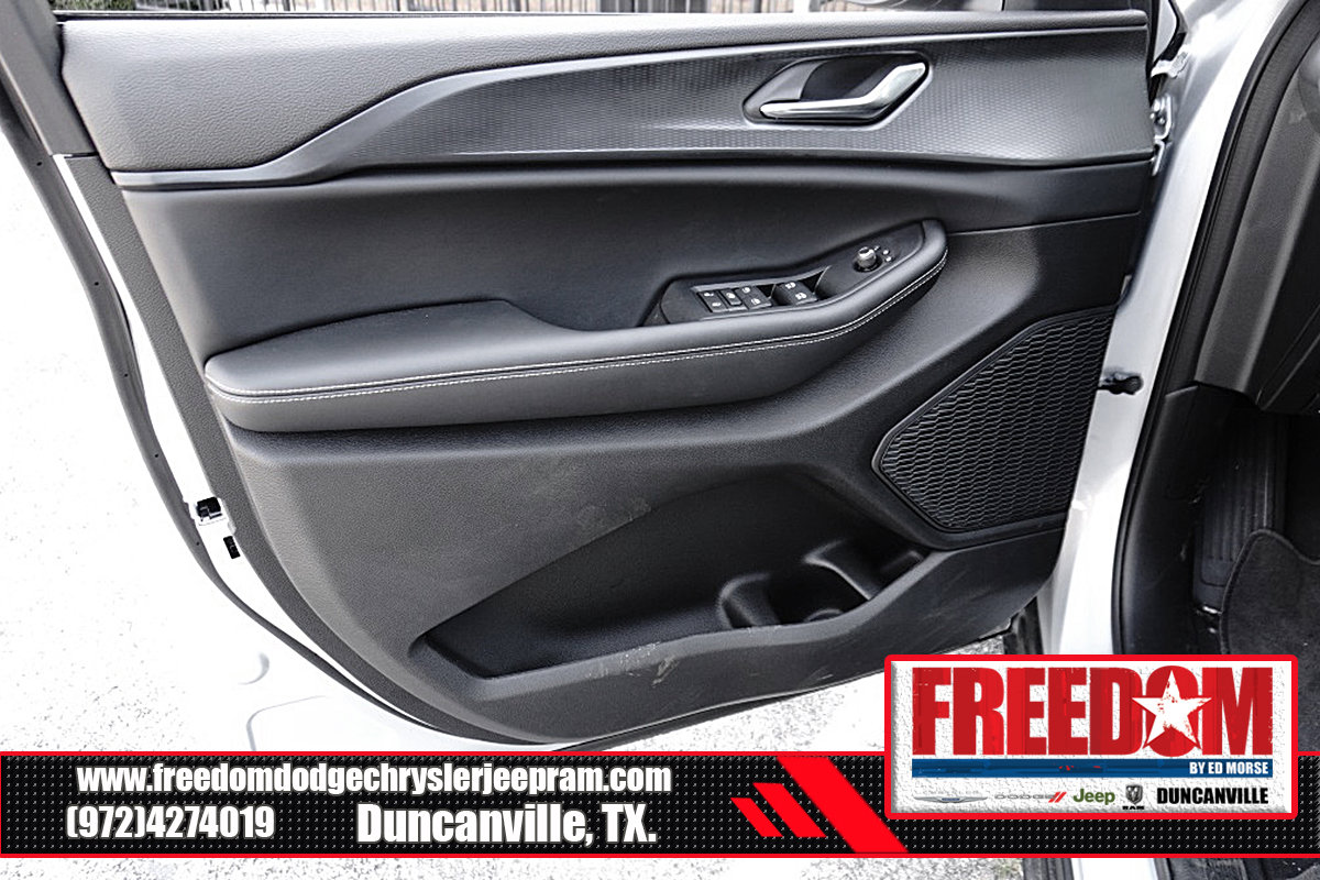 New 2025 Jeep Grand Cherokee L Laredo RWD image 41