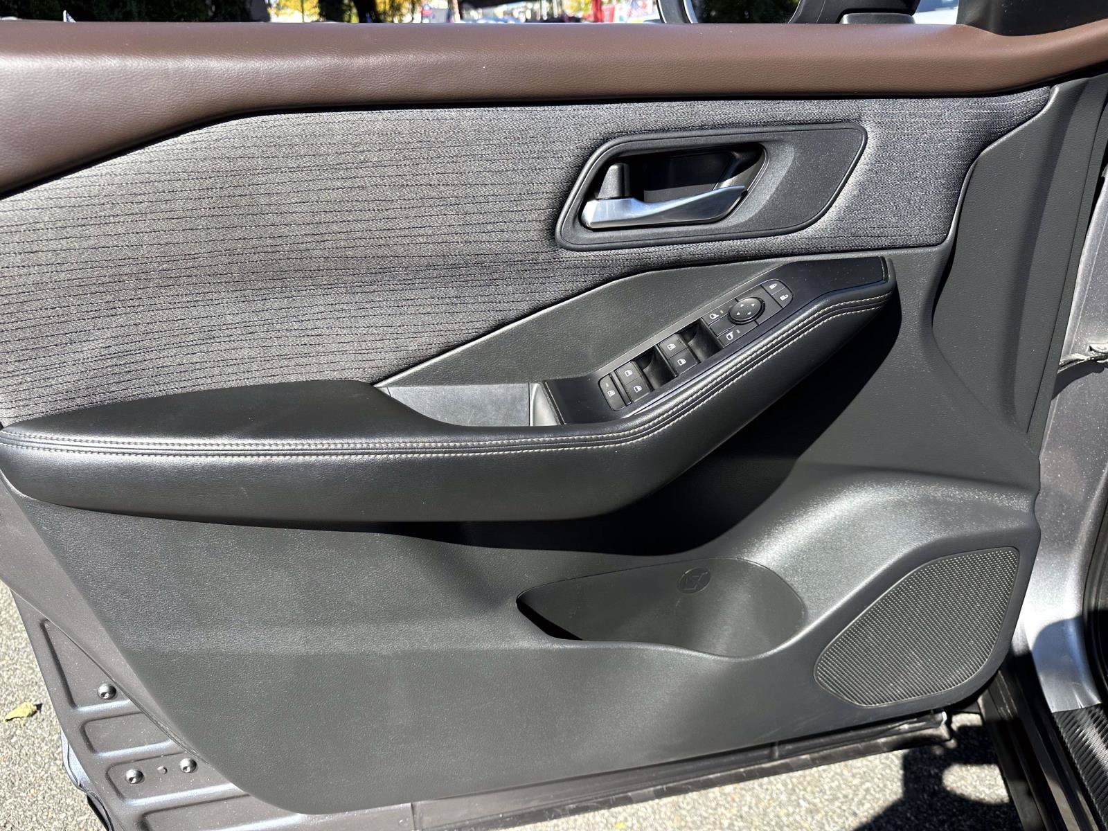 Certified 2022 Nissan Rogue SV AWD/4WD image 17