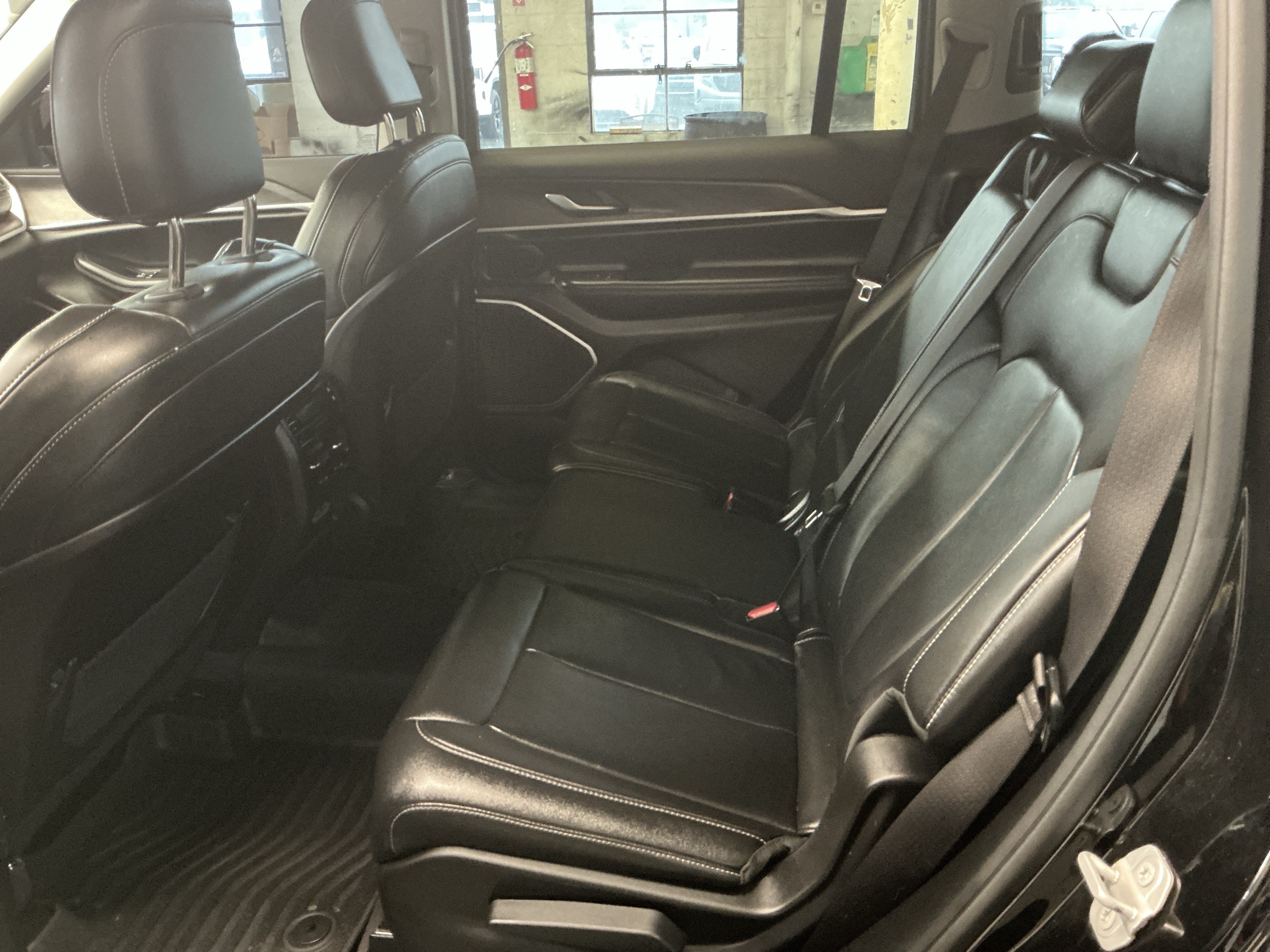 Used 2021 Jeep Grand Cherokee L Limited AWD/4WD image 10