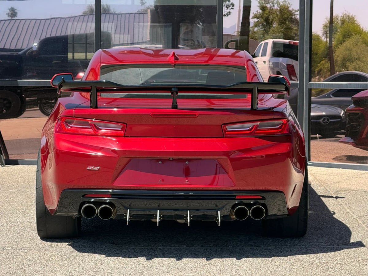Used 2018 Chevrolet Camaro SS RWD image 9