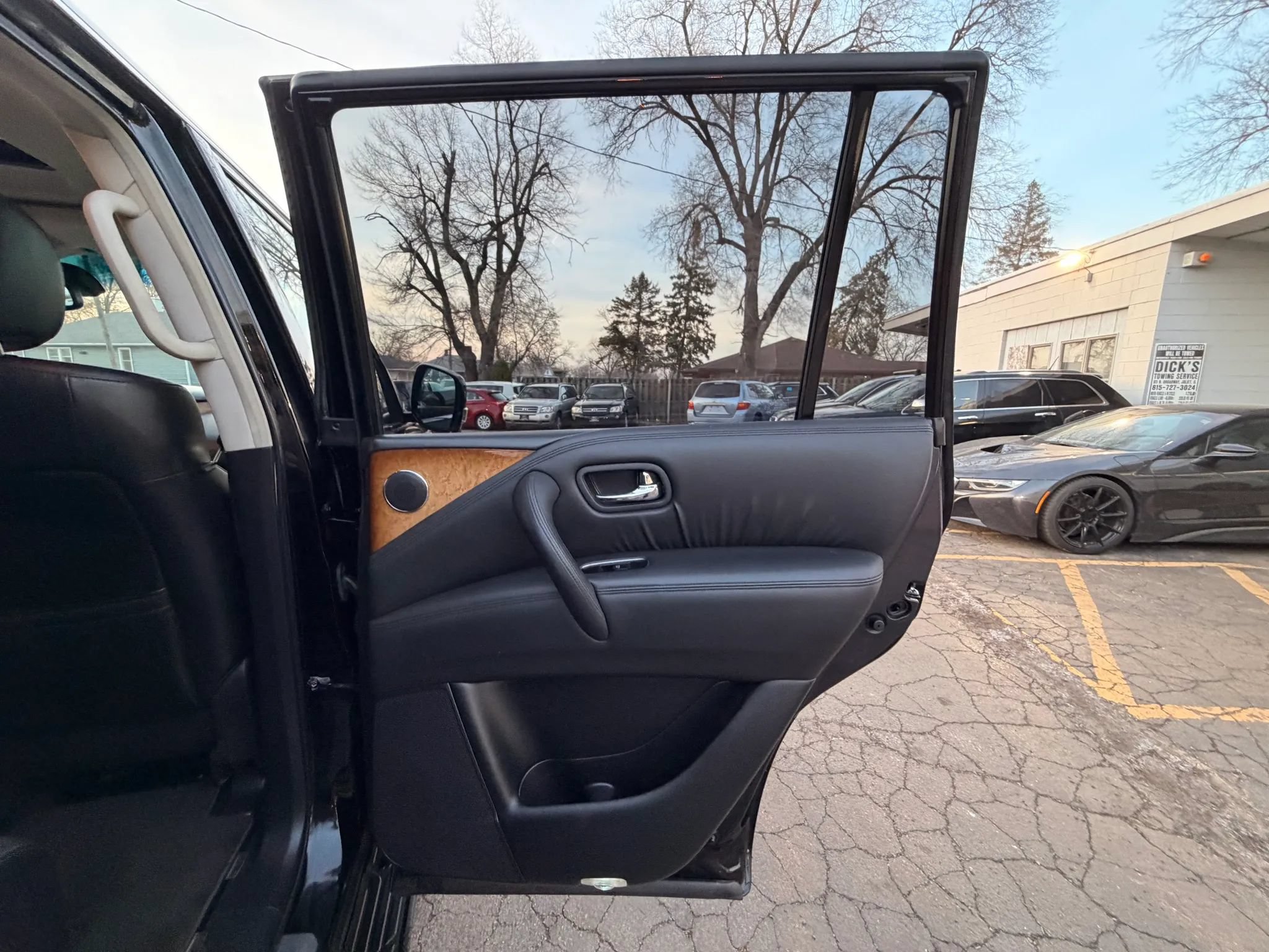 Used 2011 INFINITI QX56 4WD w/ Theater Pkg image 27