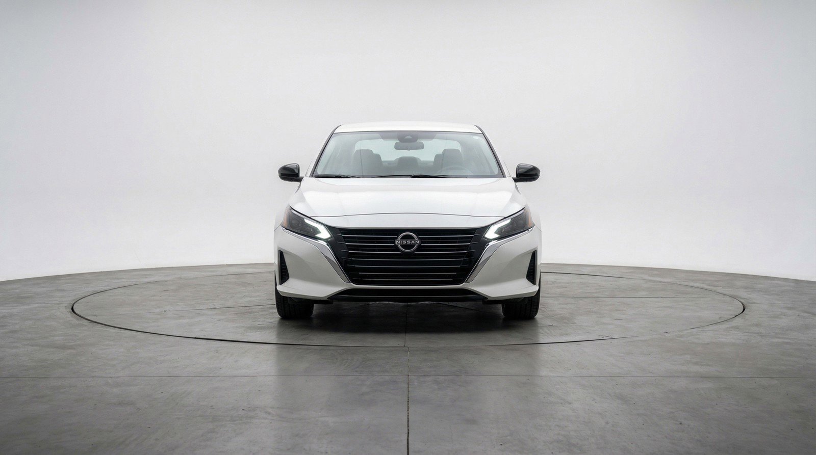 Used 2025 Nissan Altima 2.5 SV image 2