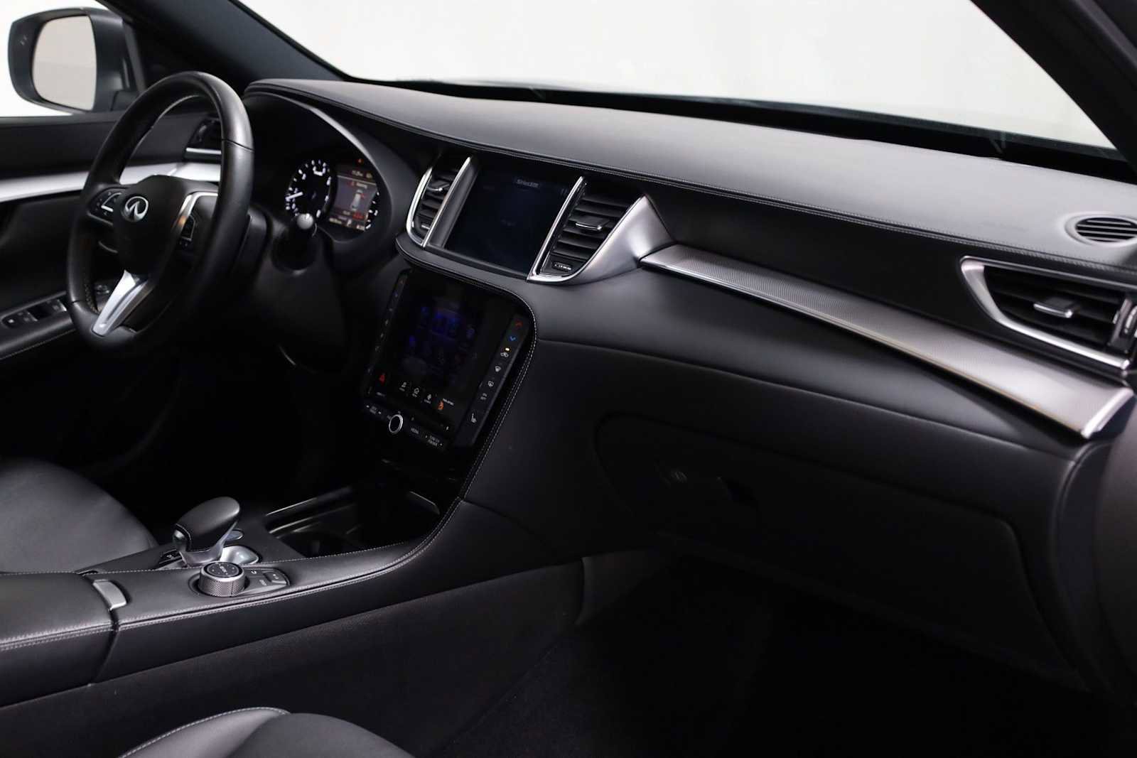 Used 2021 INFINITI QX50 Luxe w/ Appearance Package image 6